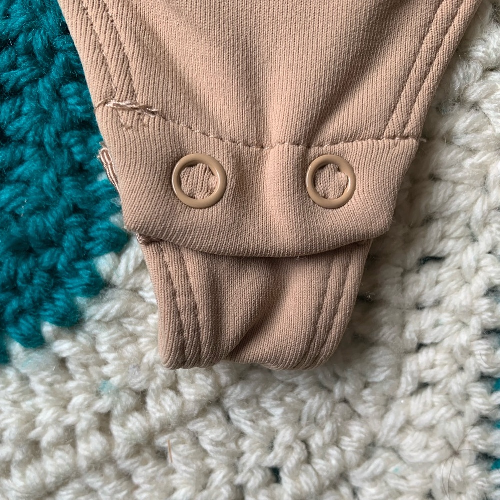 Babaton Contour V-Neck Bodysuit in Soft Tan - Picture 8 of 13